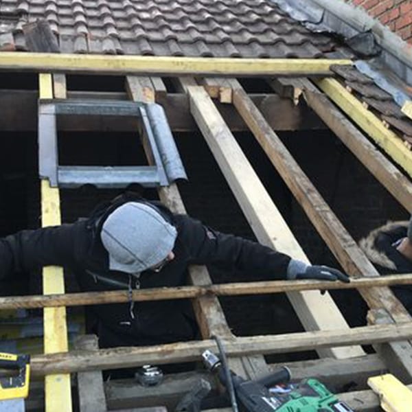 Avant — Rénovation complète de toiture