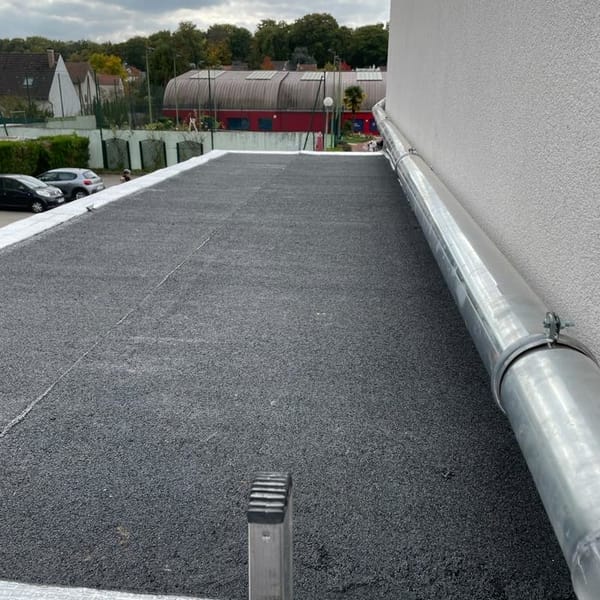 Après — Pose de tuiles et zinguerie