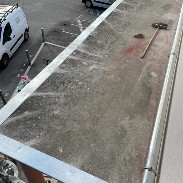 Avant — Pose de tuiles et zinguerie